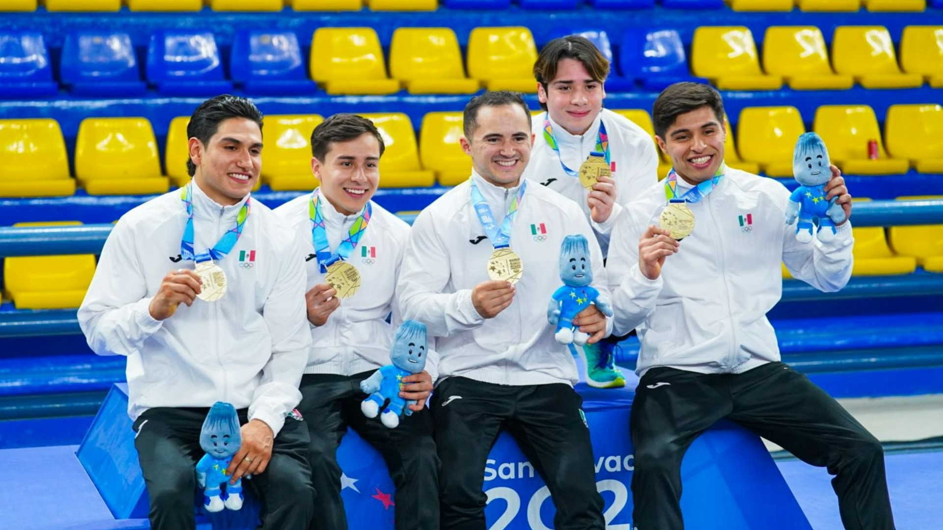 El equipo mexicano de gimnasia artística fue el primero en conseguir una presea dorada.