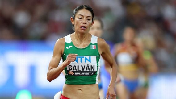 Laura Galván clasificó a la final de los 5000 metros en el Mundial de Budapest, obtuvo boleto para París 2024 y estableció nuevo récord mexicano.