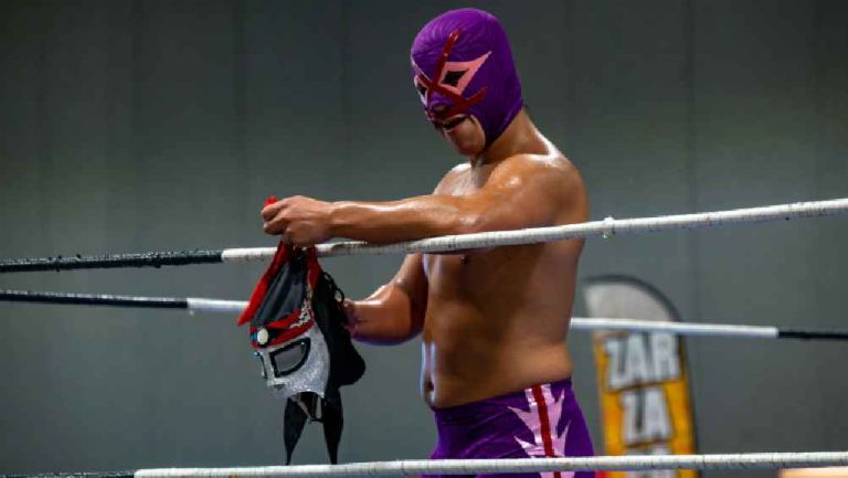 Octagón perdió la máscara en la pelea que se llevó los reflectores en Yucatán