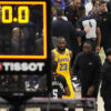 LeBron James dejó claro su descontento después de que los Lakers dejaron escapar una ventaja de 20 puntos y perdieran ante los Nuggets.
