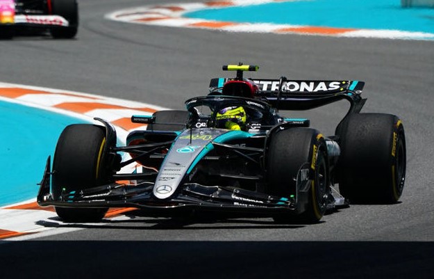 Los pilotos británicos de Mercedes, George Russell y Lewis Hamilton, no lograron avanzar a la ronda final de clasificación para la carrera al sprint del Gran Premio de Miami.