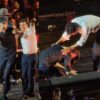 Enrique Iglesias elogia a Checo Pérez, lo sube al escenario y se vuelven virales